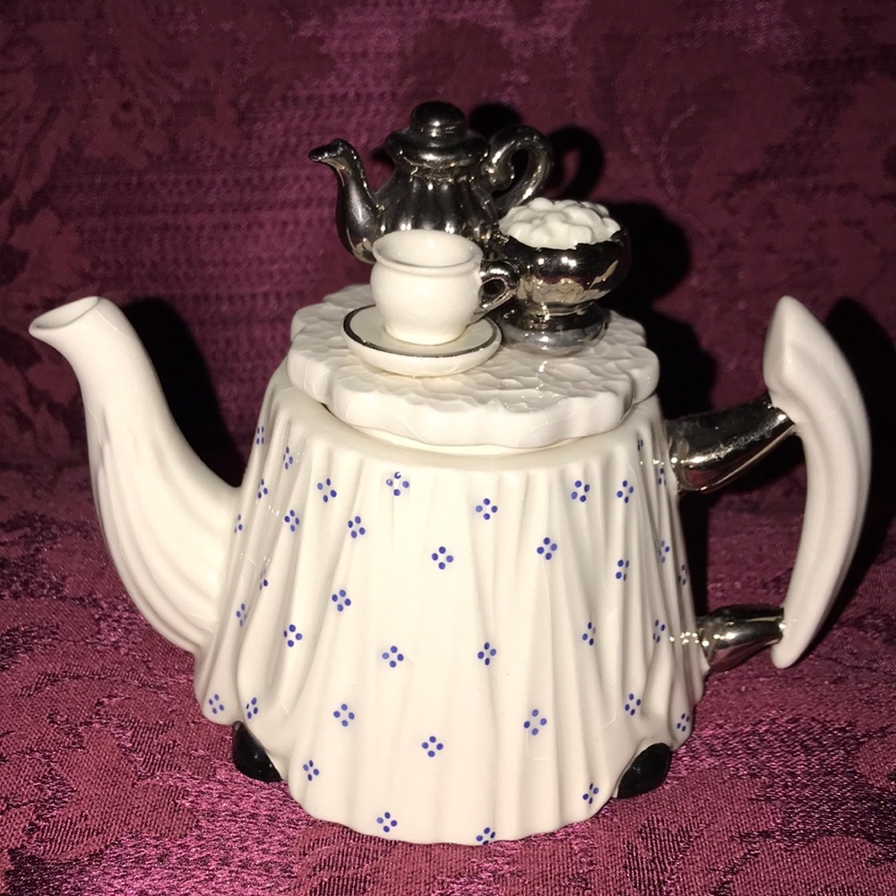 Vintage CARDEW DESIGN Victorian Table Mini Teapot Made in England 3.5” x 5”